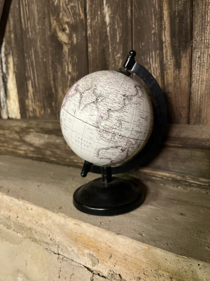 MAPPEMONDE NOIRE ET BLANCHE