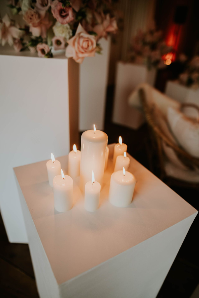 Trio de colonnes blanches