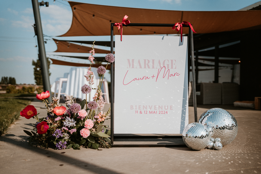 Petite arche noire triangulaire